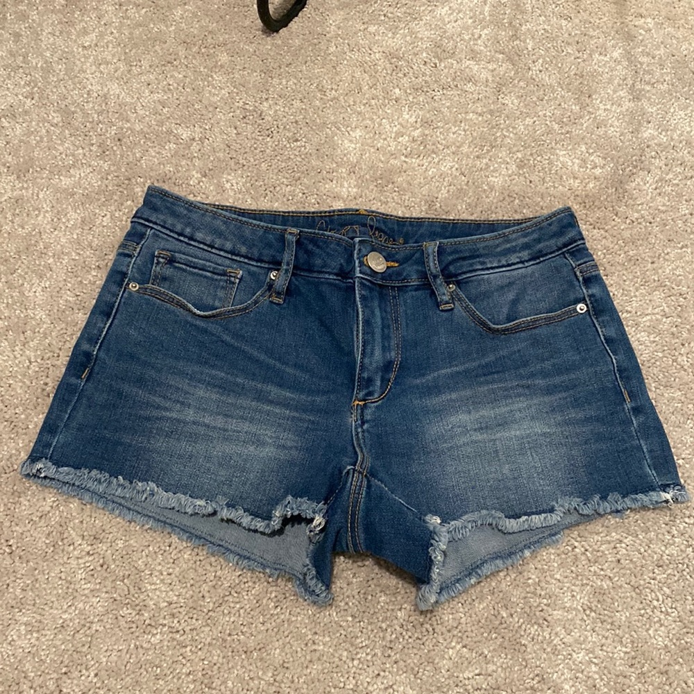 Chip and Pepper women’s denim cutoff shorts. Size 27